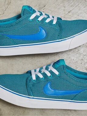 UNRELEASED SAMPLE Nike Toki Low TXT ‘Turbo Green/Military Blue’